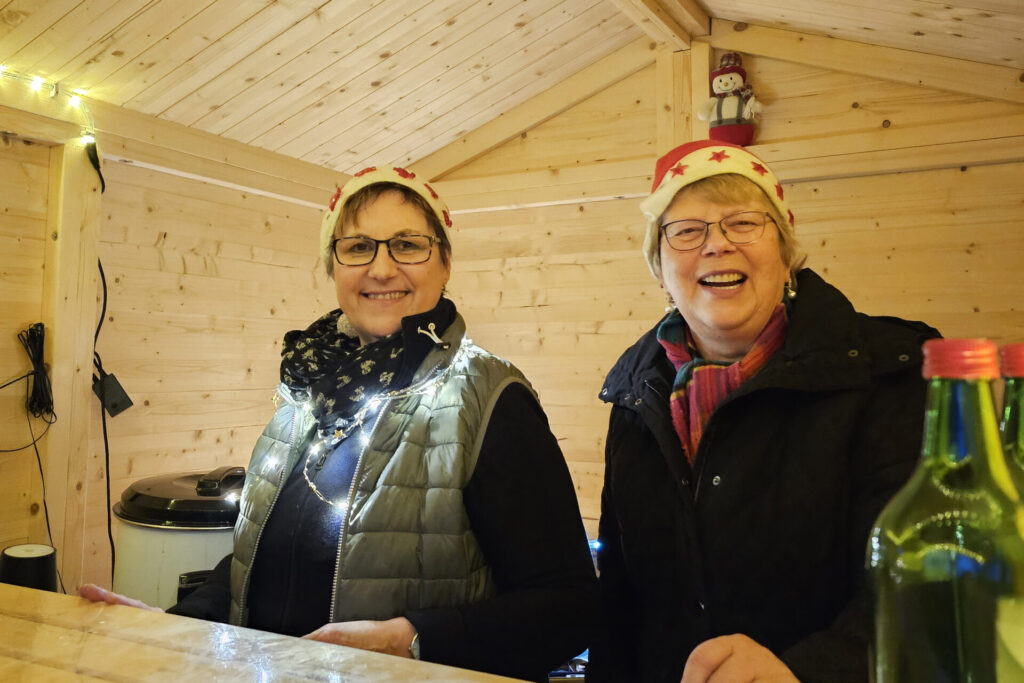 Weihnachtsmarkt Huntlosen 2023 - Waltraud und Inge