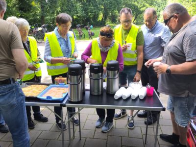 Bürgerverein Huntlosen - Fahrradtour 2024 - Kaffeepause in Hatterwüsting